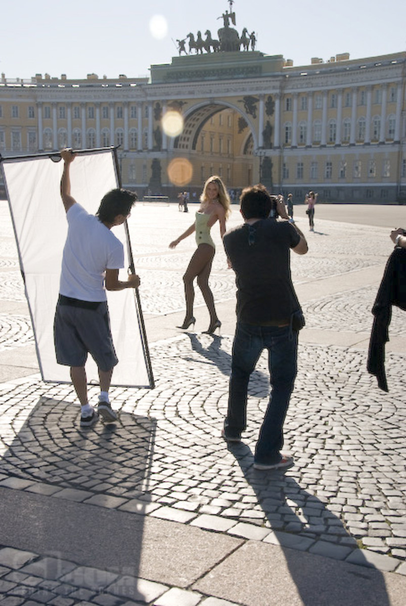 08_anne-v_behind_12.jpg